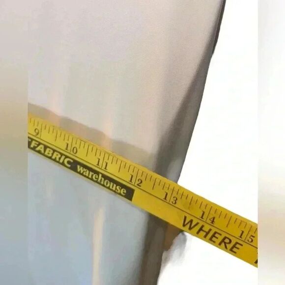 Glamorous Gown perfect for PROM - Picture 9 of 10